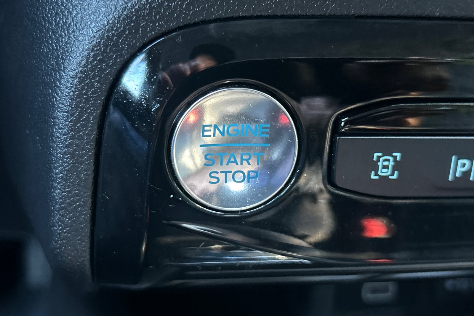 Used 2024 Carbonized Gray Metallic Ford Platinum image 22