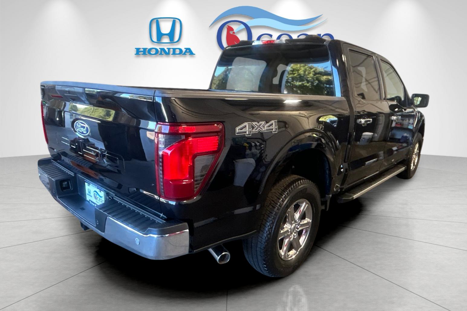 Used 2025 Agate Black Metallic Ford XLT image 3