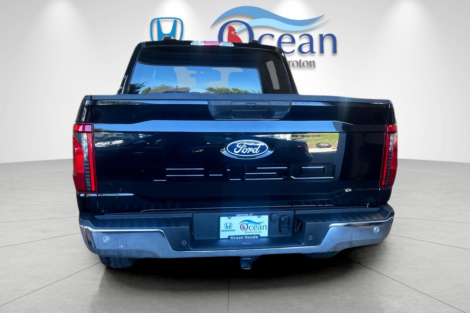 Used 2025 Agate Black Metallic Ford XLT image 4