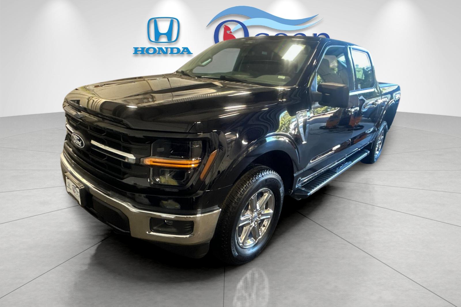 Used 2025 Agate Black Metallic Ford XLT image 7