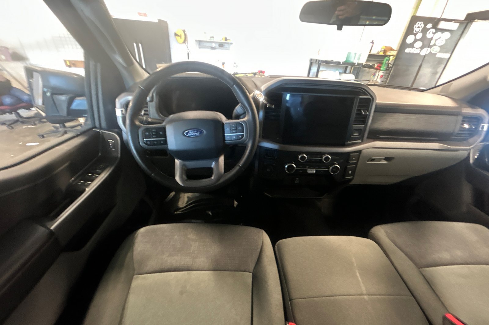 Used 2025 Agate Black Metallic Ford XLT image 14