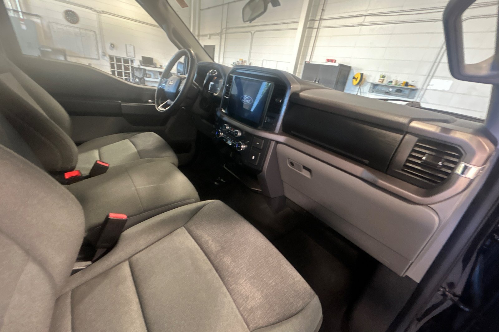 Used 2025 Agate Black Metallic Ford XLT image 15