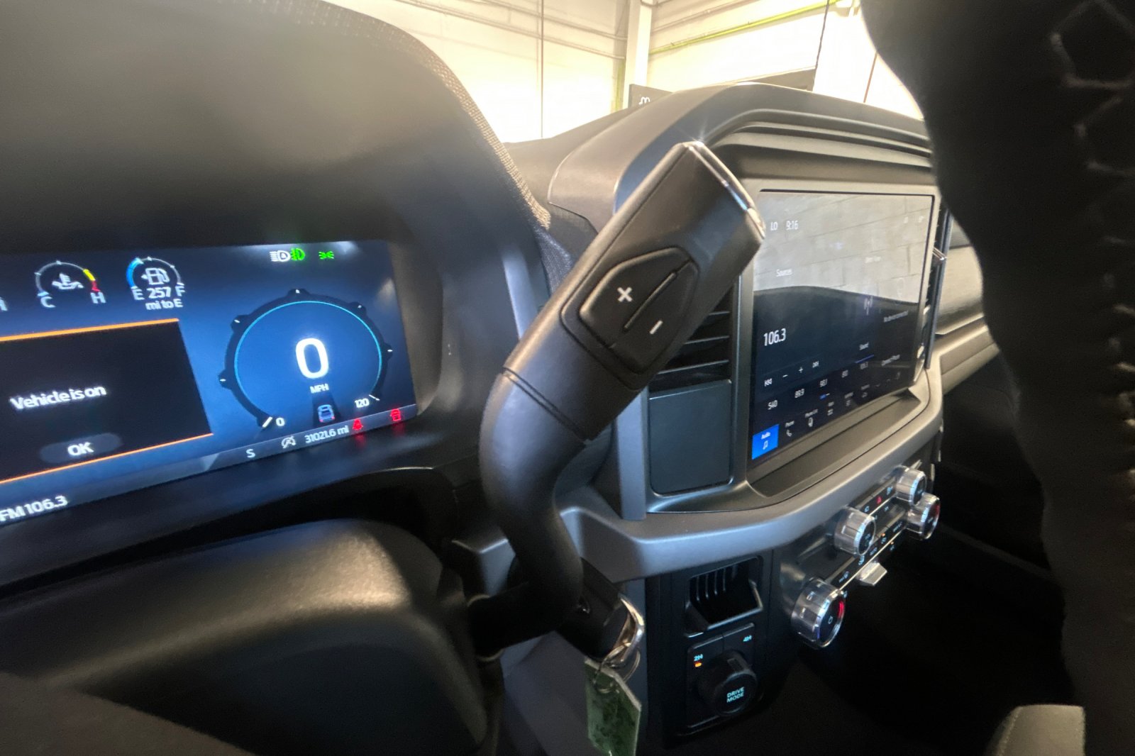 Used 2025 Agate Black Metallic Ford XLT image 19