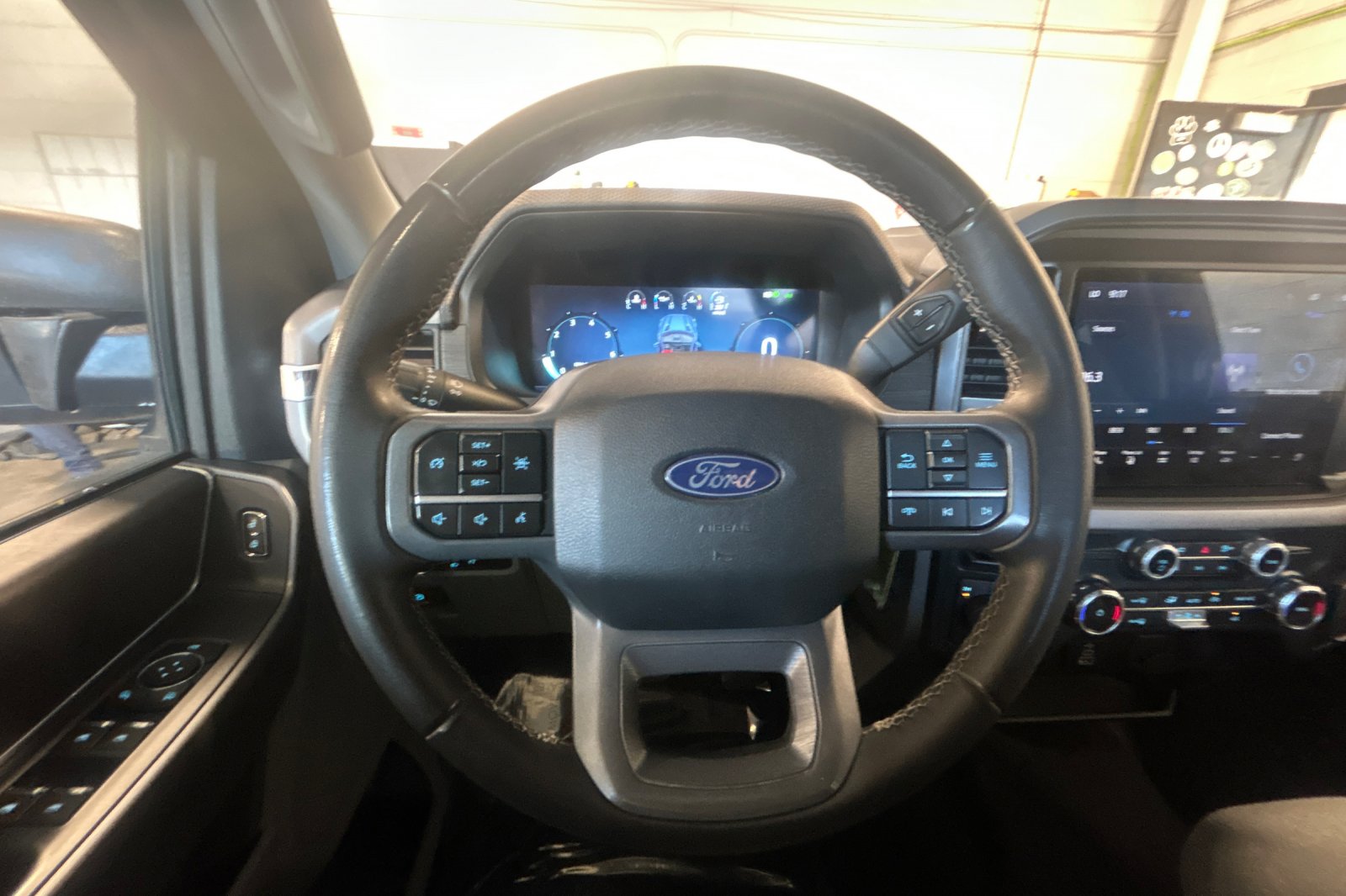 Used 2025 Agate Black Metallic Ford XLT image 20