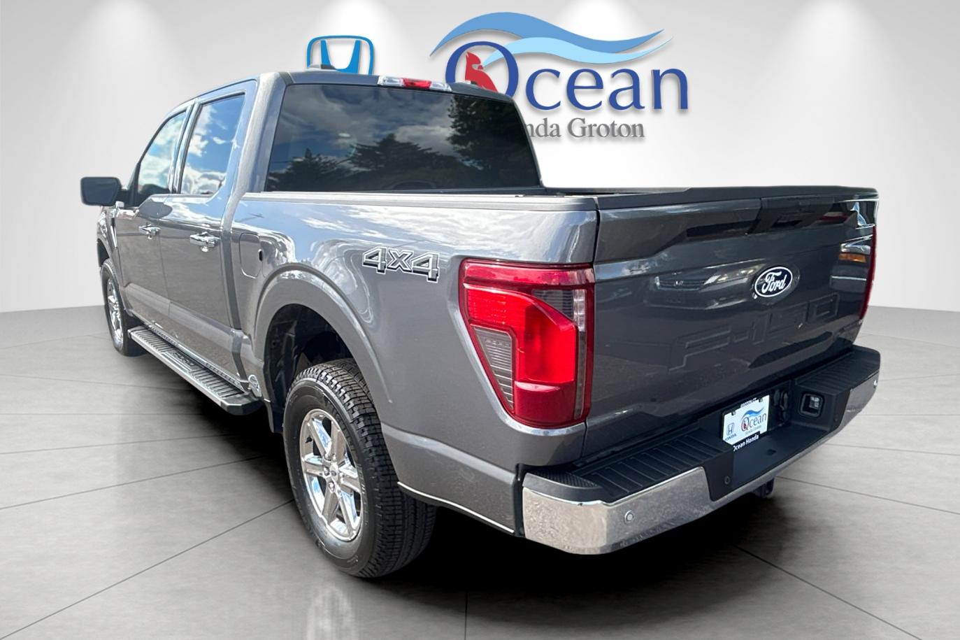 Used 2025 Carbonized Gray Metallic Ford XLT image 5