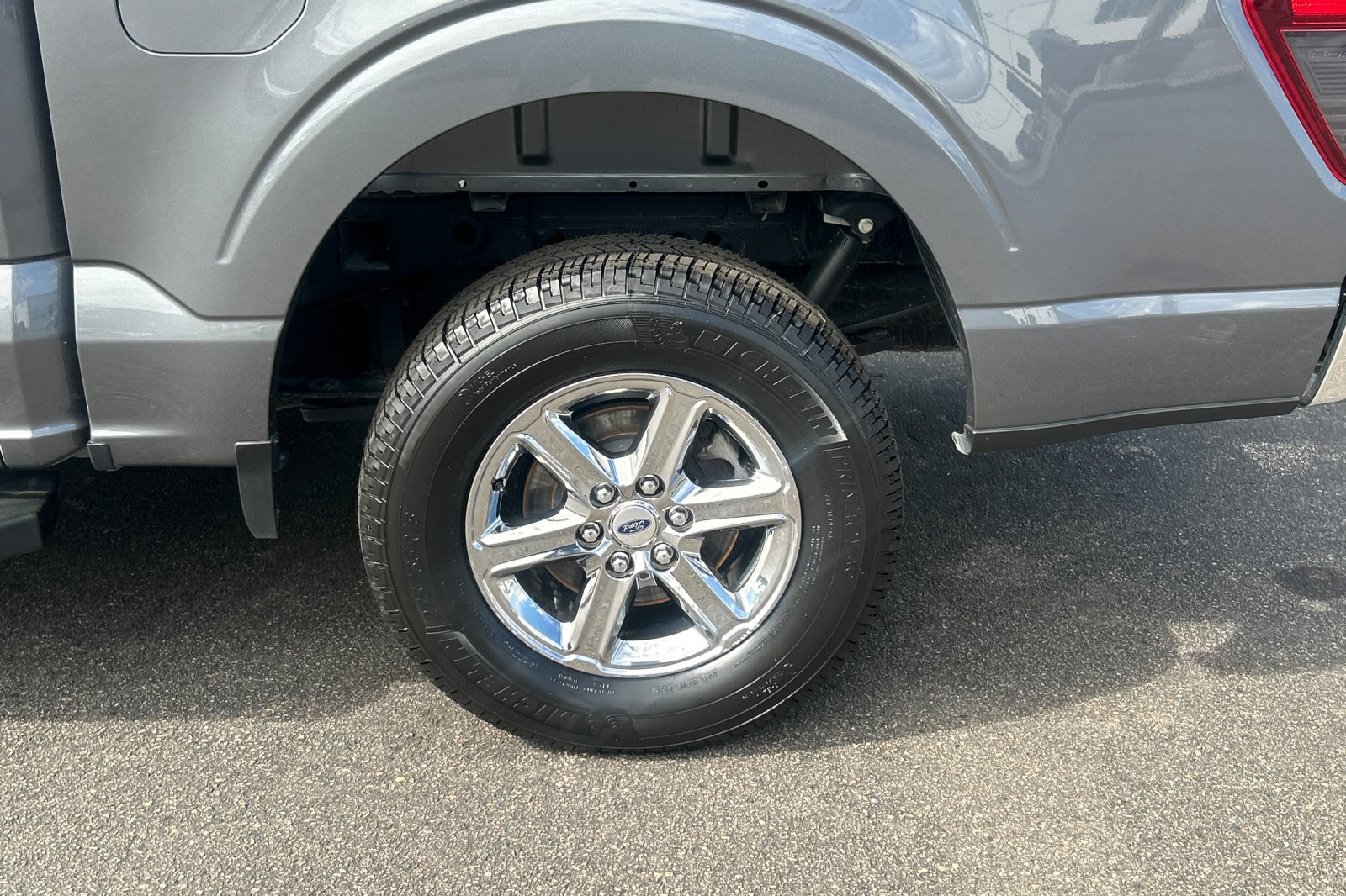 Used 2025 Carbonized Gray Metallic Ford XLT image 23