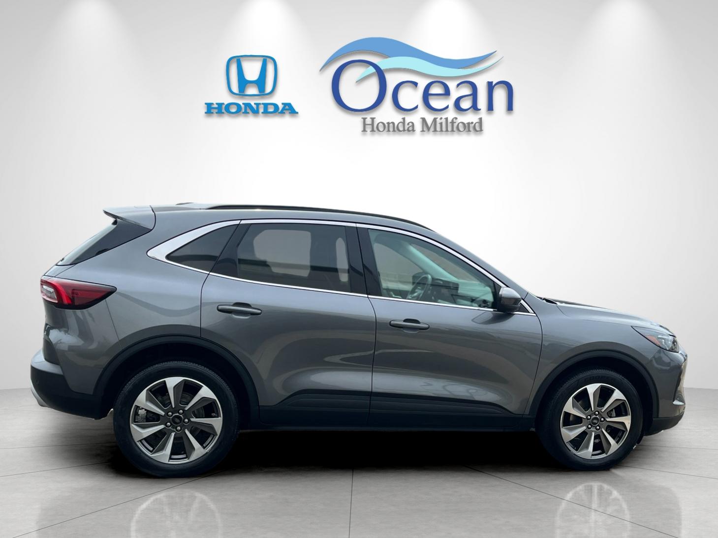 Used 2024 Carbonized Gray Metallic Ford Platinum image 2