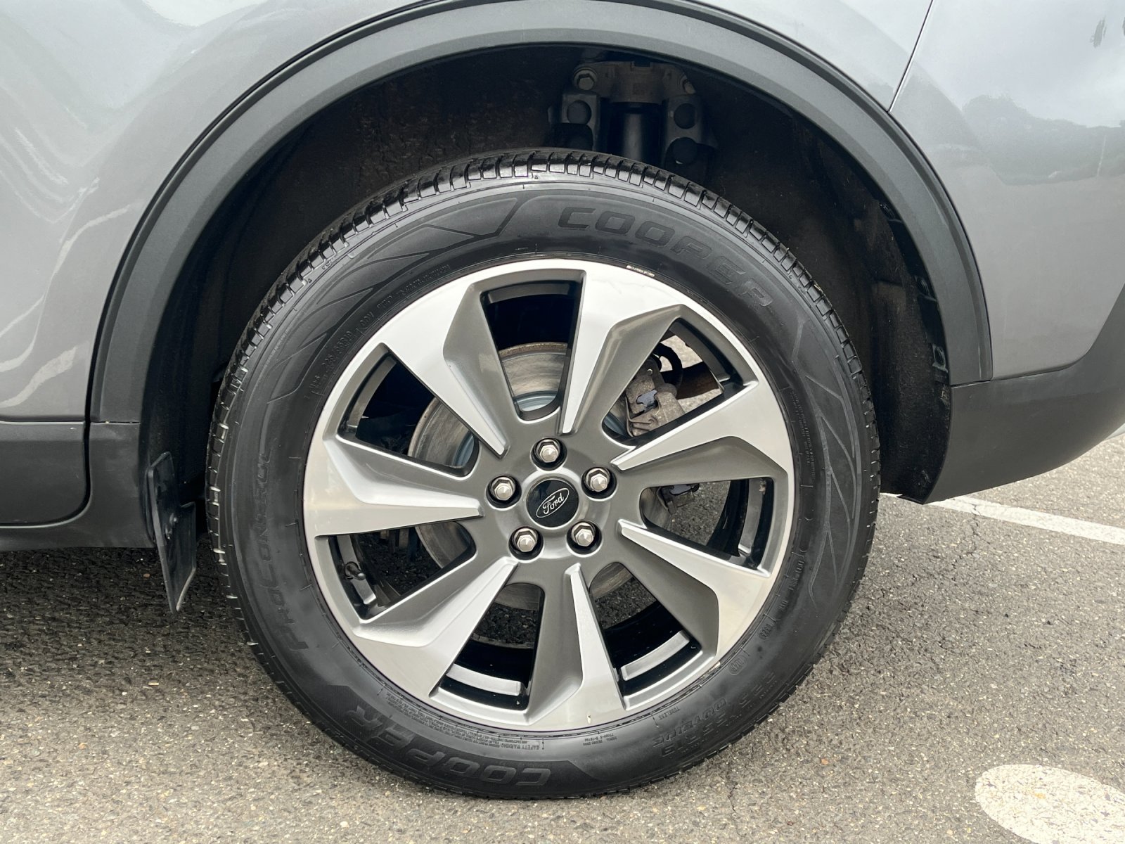 Used 2024 Carbonized Gray Metallic Ford Platinum image 28