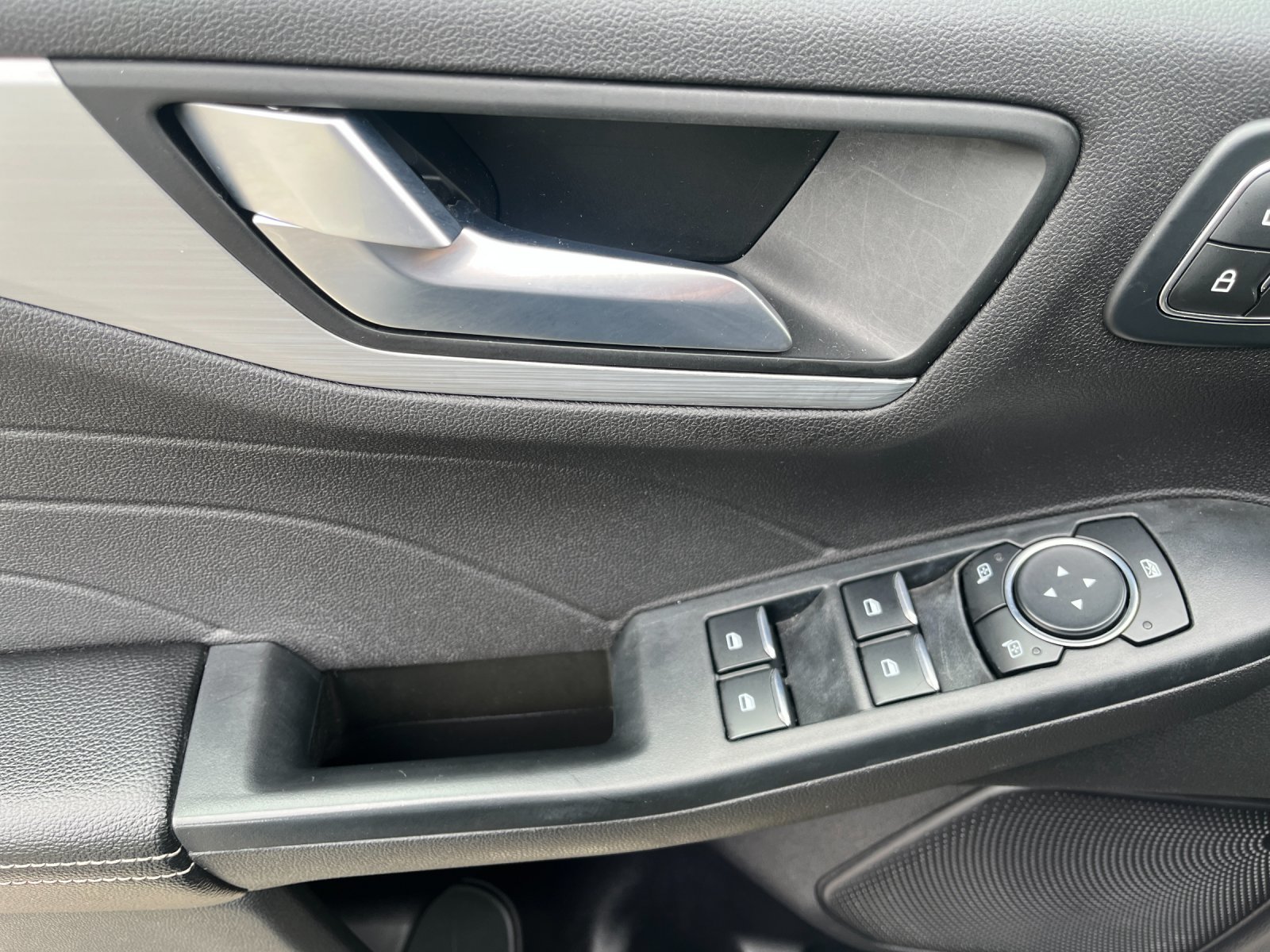 Used 2024 Carbonized Gray Metallic Ford Platinum image 12