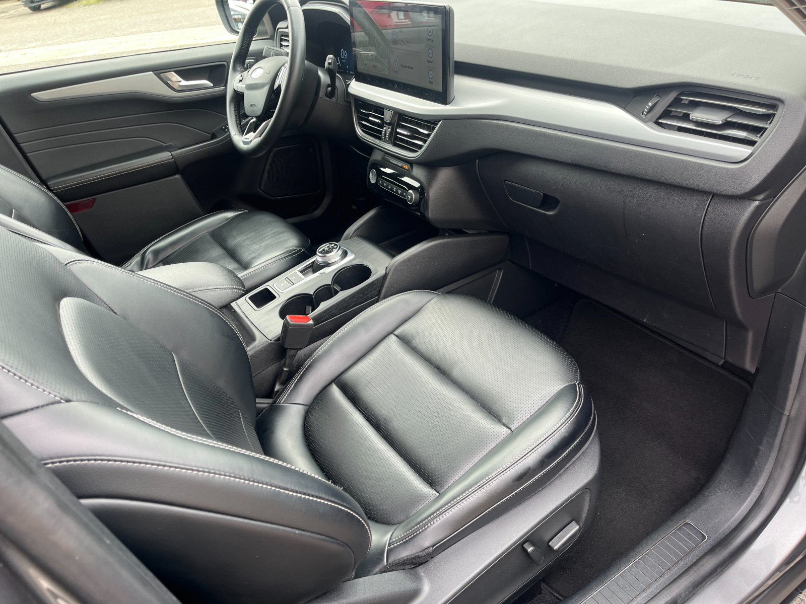 Used 2024 Carbonized Gray Metallic Ford Platinum image 17