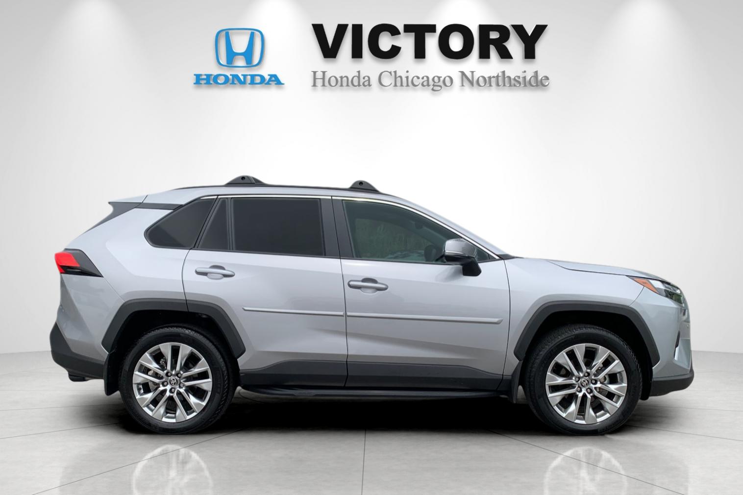 Used 2025 Silver Toyota XLE Premium image 6