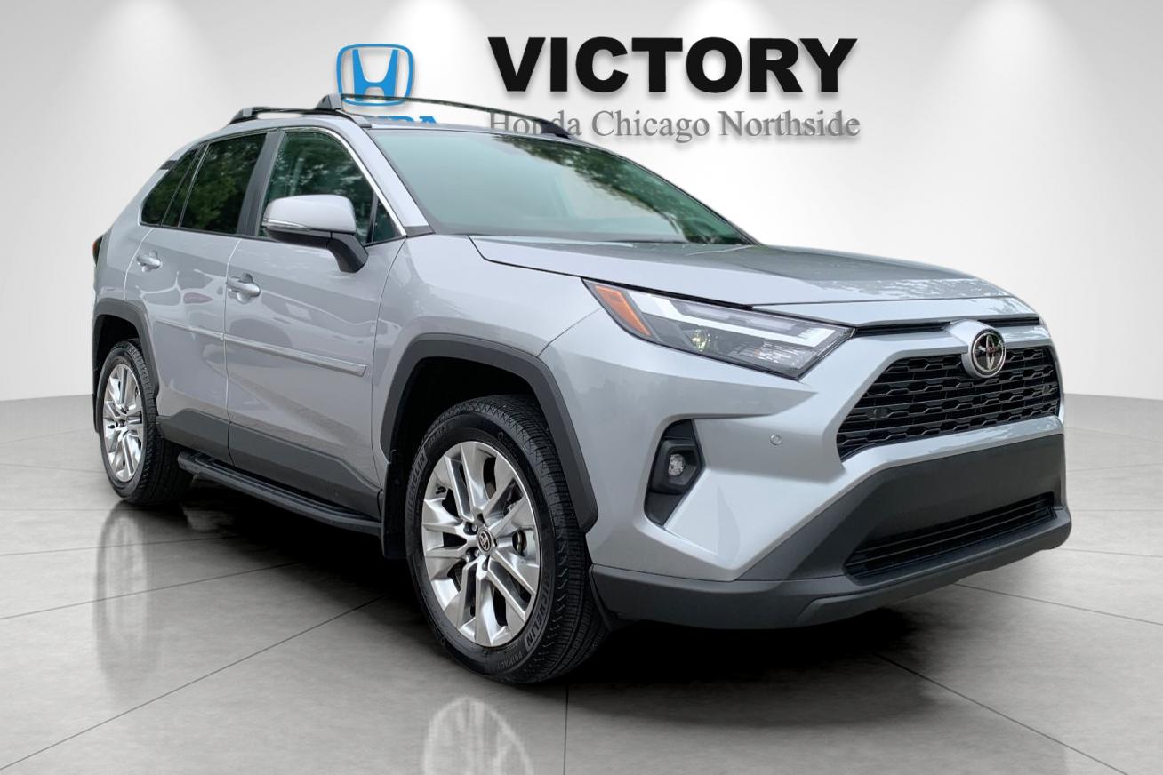Used 2025 Silver Toyota XLE Premium image 7