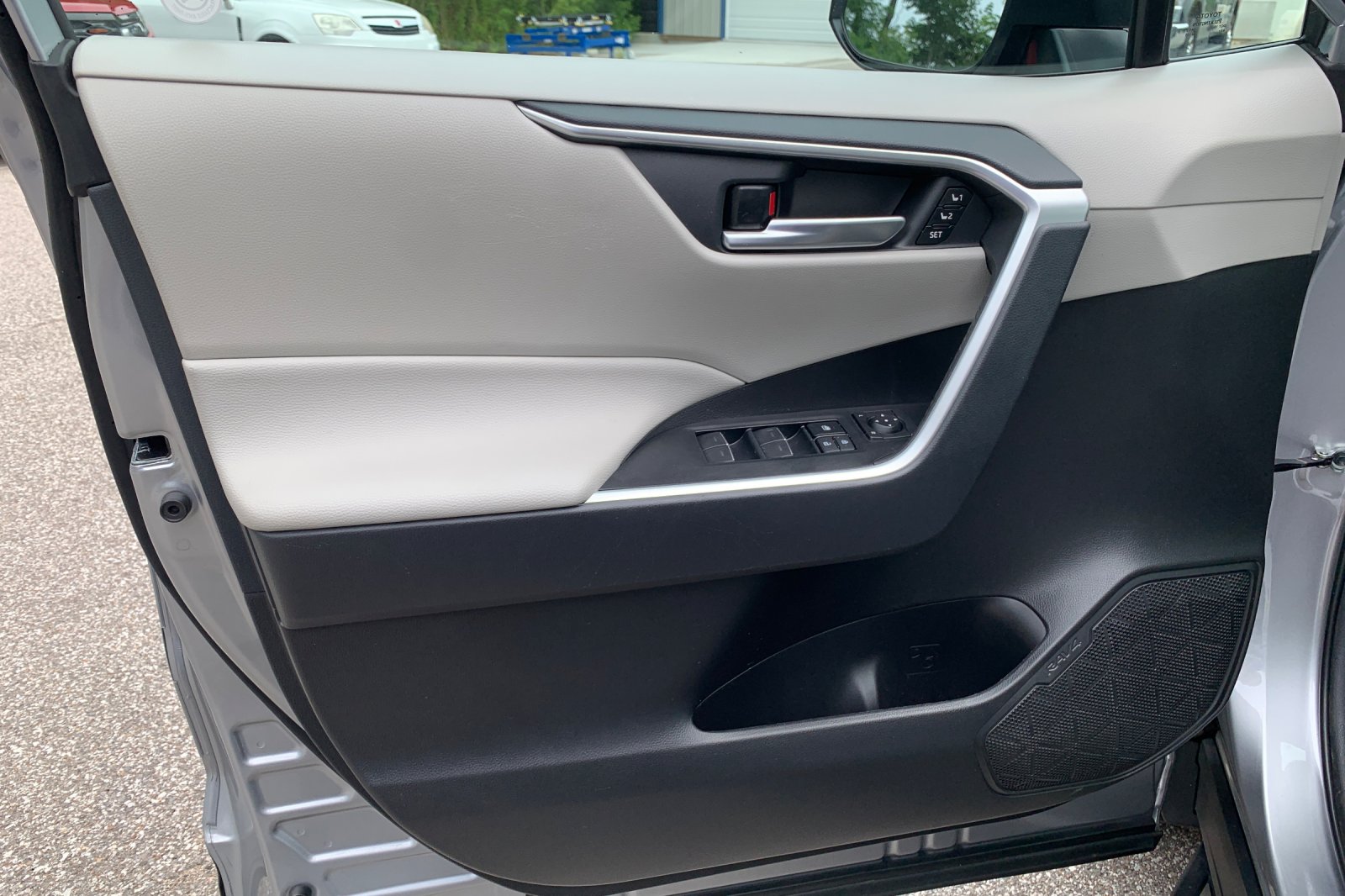 Used 2025 Silver Toyota XLE Premium image 11