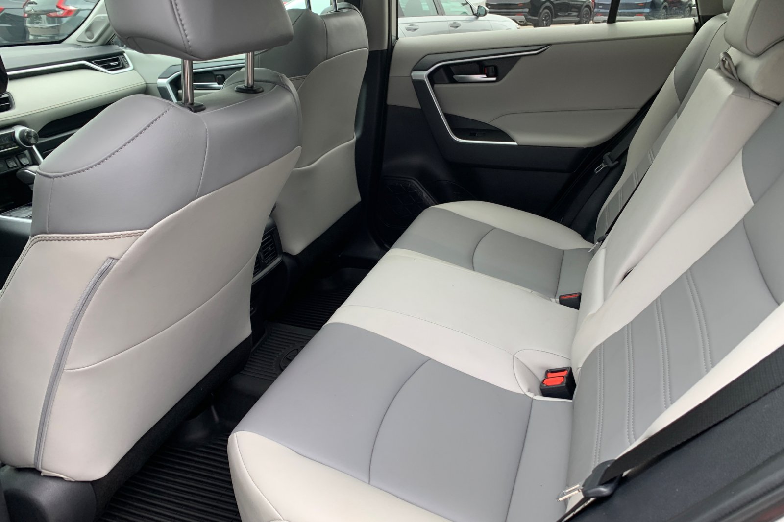 Used 2025 Silver Toyota XLE Premium image 13
