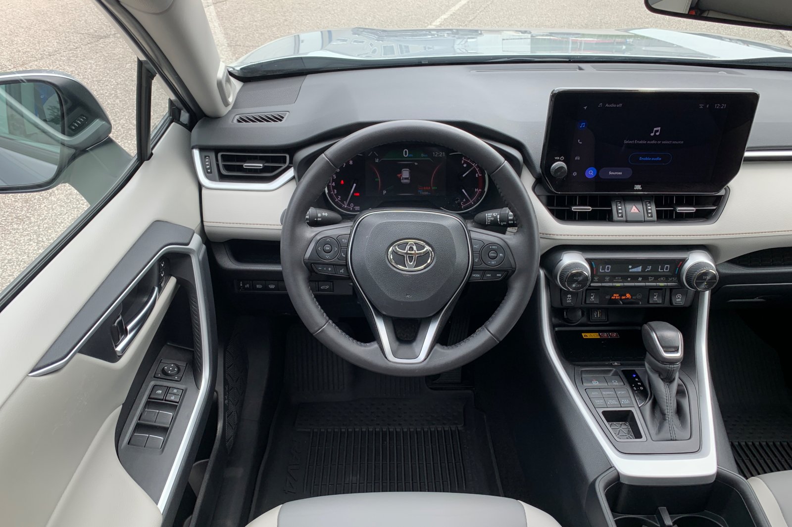 Used 2025 Silver Toyota XLE Premium image 16