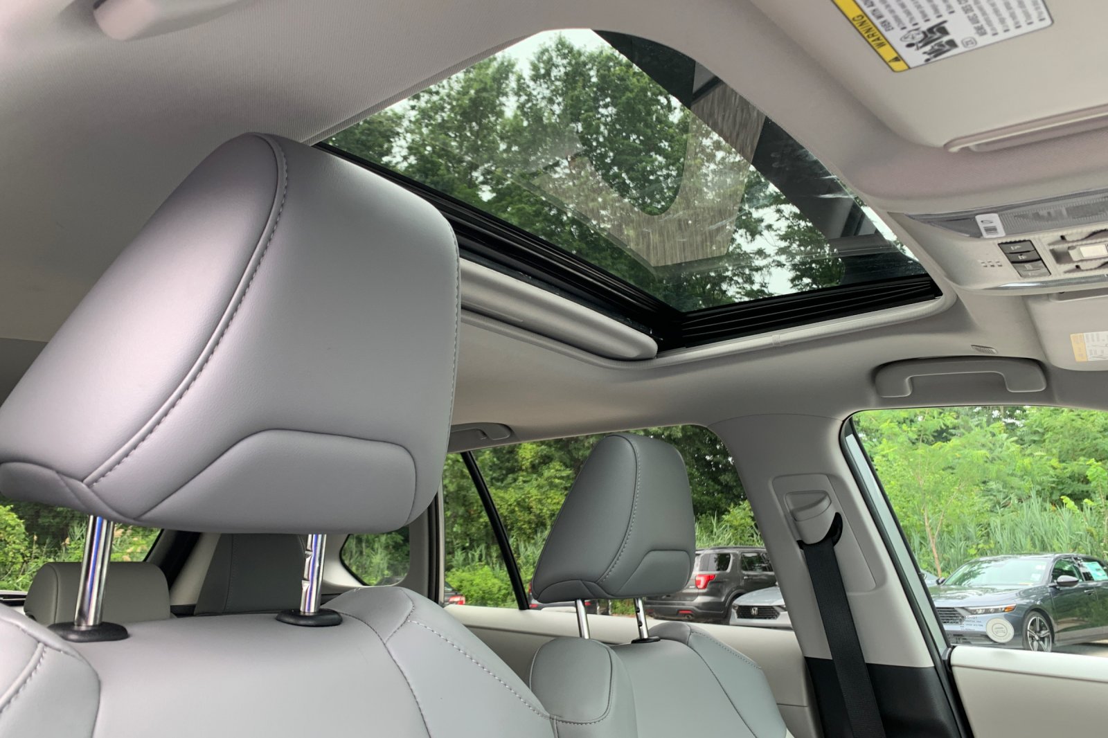 Used 2025 Silver Toyota XLE Premium image 19