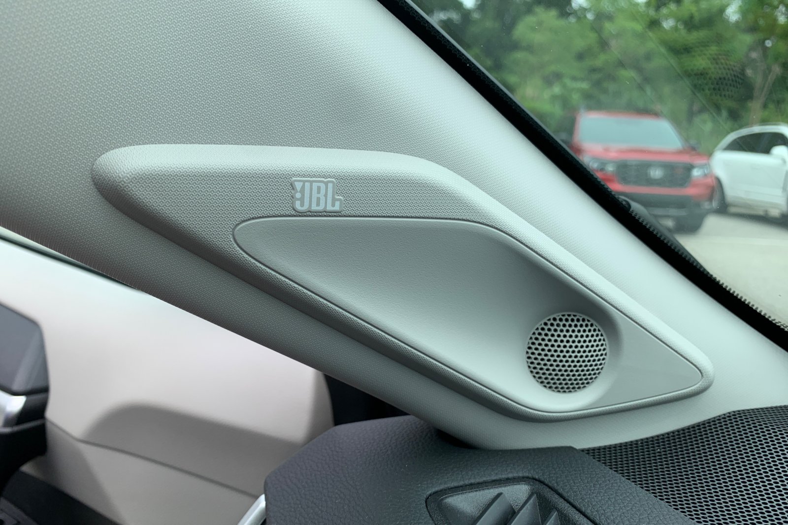 Used 2025 Silver Toyota XLE Premium image 21
