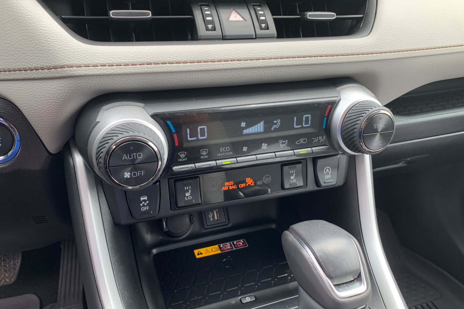 Used 2025 Silver Toyota XLE Premium image 25