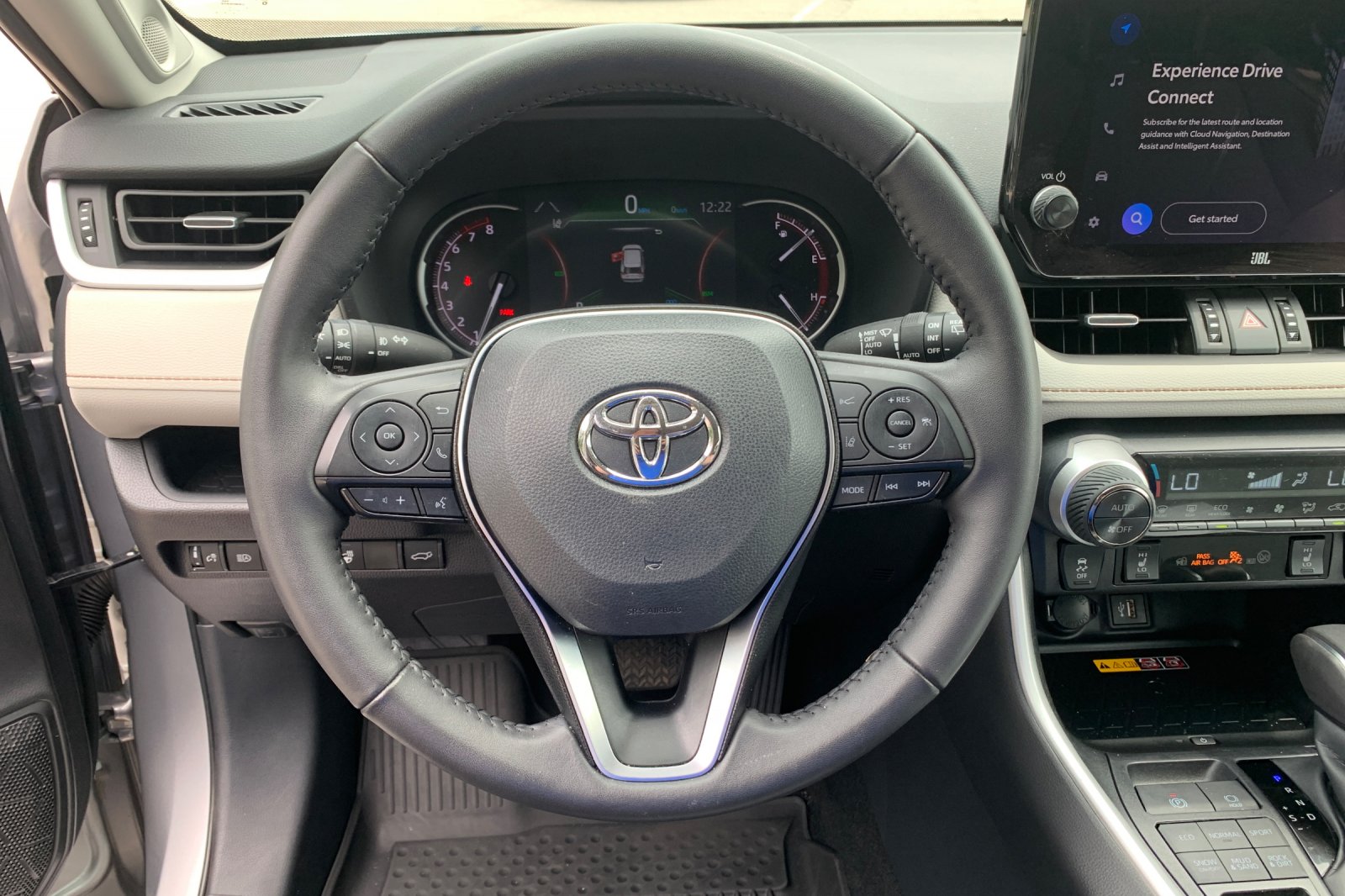 Used 2025 Silver Toyota XLE Premium image 28