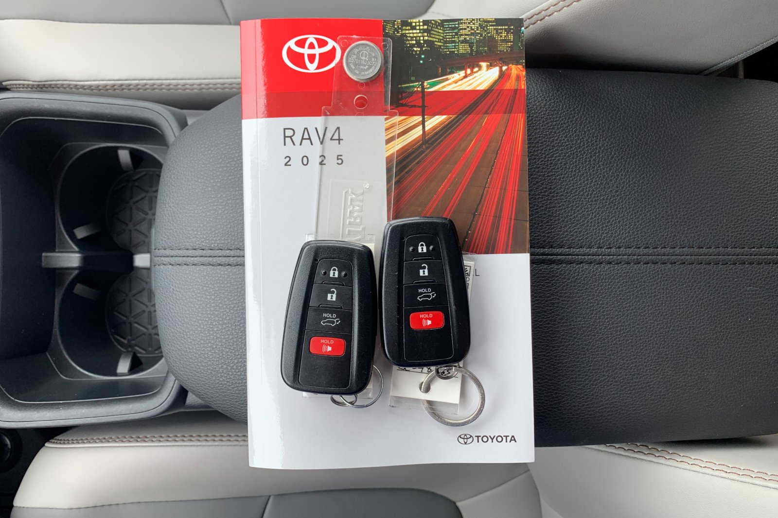 Used 2025 Silver Toyota XLE Premium image 9