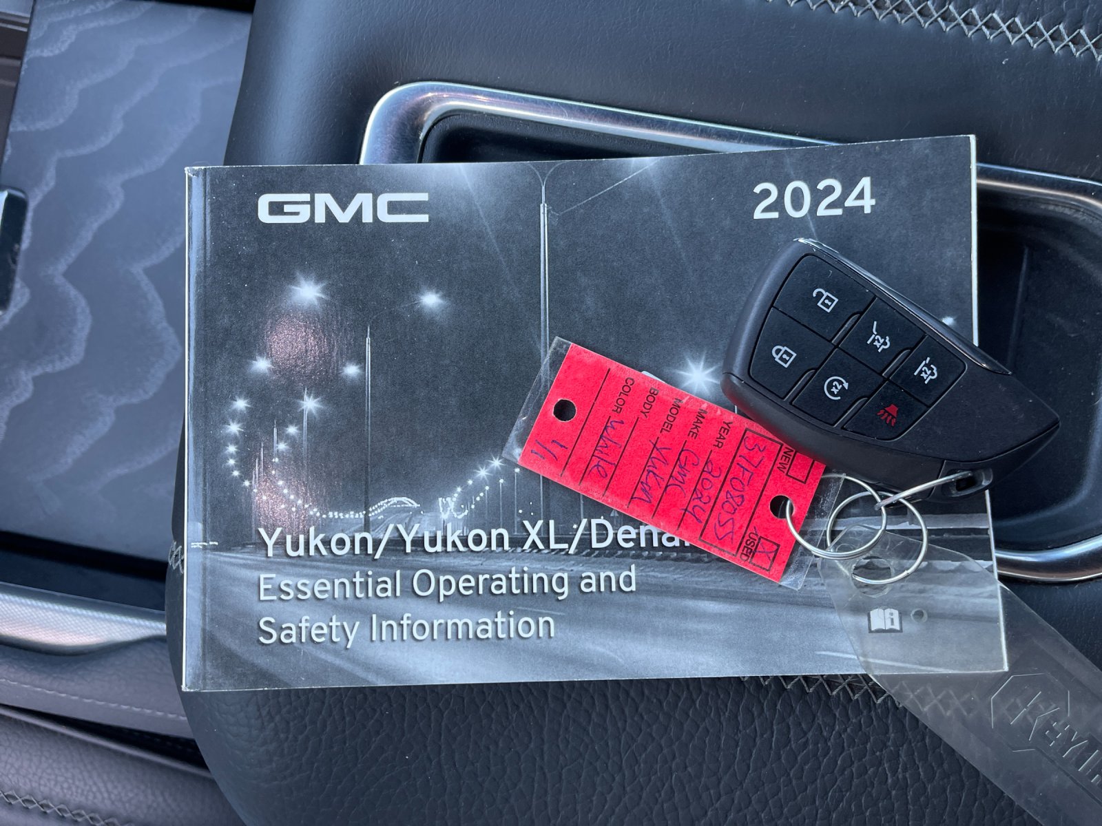 Used 2024 White GMC Denali image 10