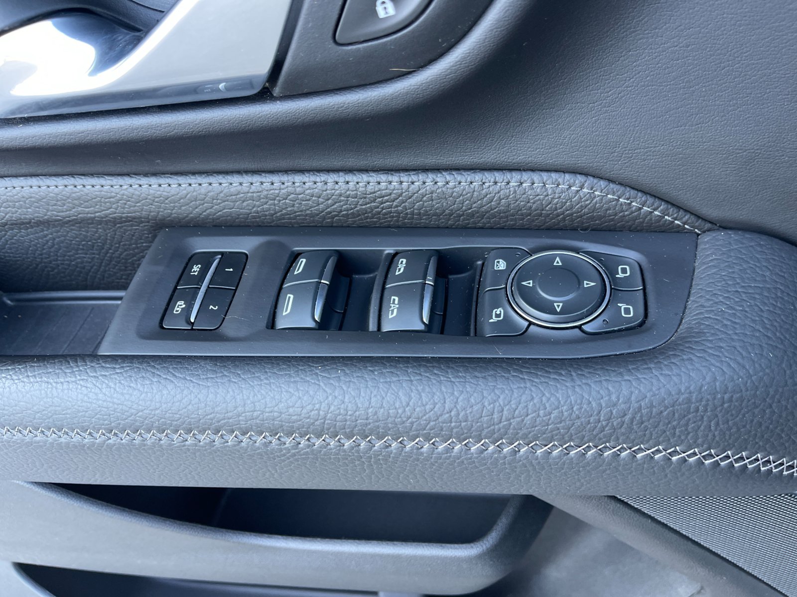 Used 2024 White GMC Denali image 13