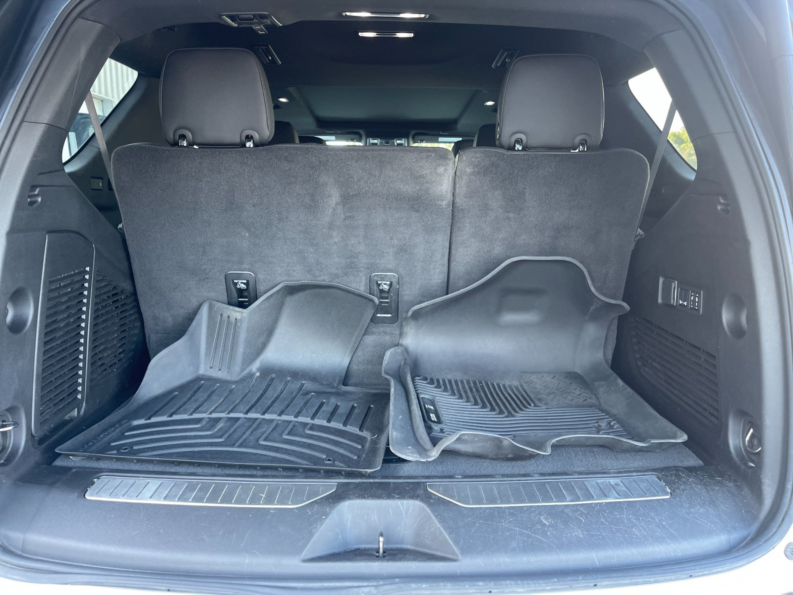 Used 2024 White GMC Denali image 19