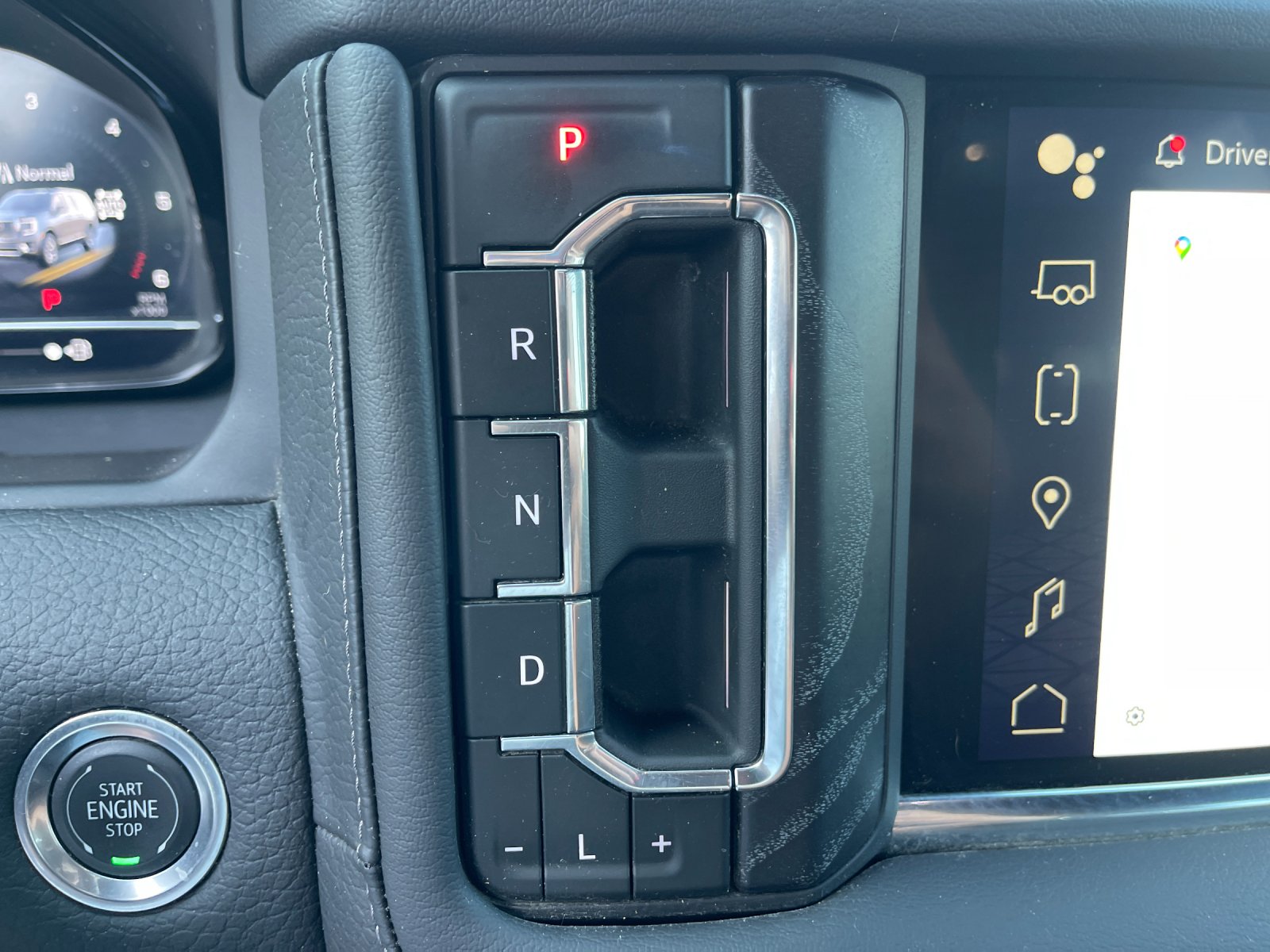Used 2024 White GMC Denali image 28