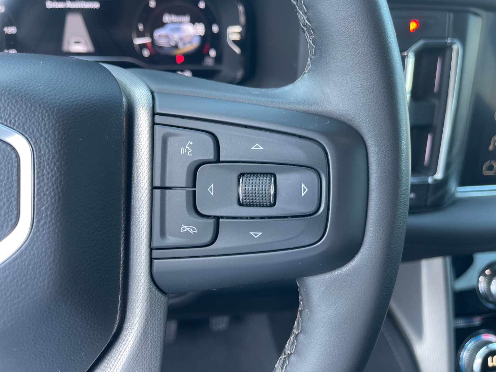 Used 2024 White GMC Denali image 32