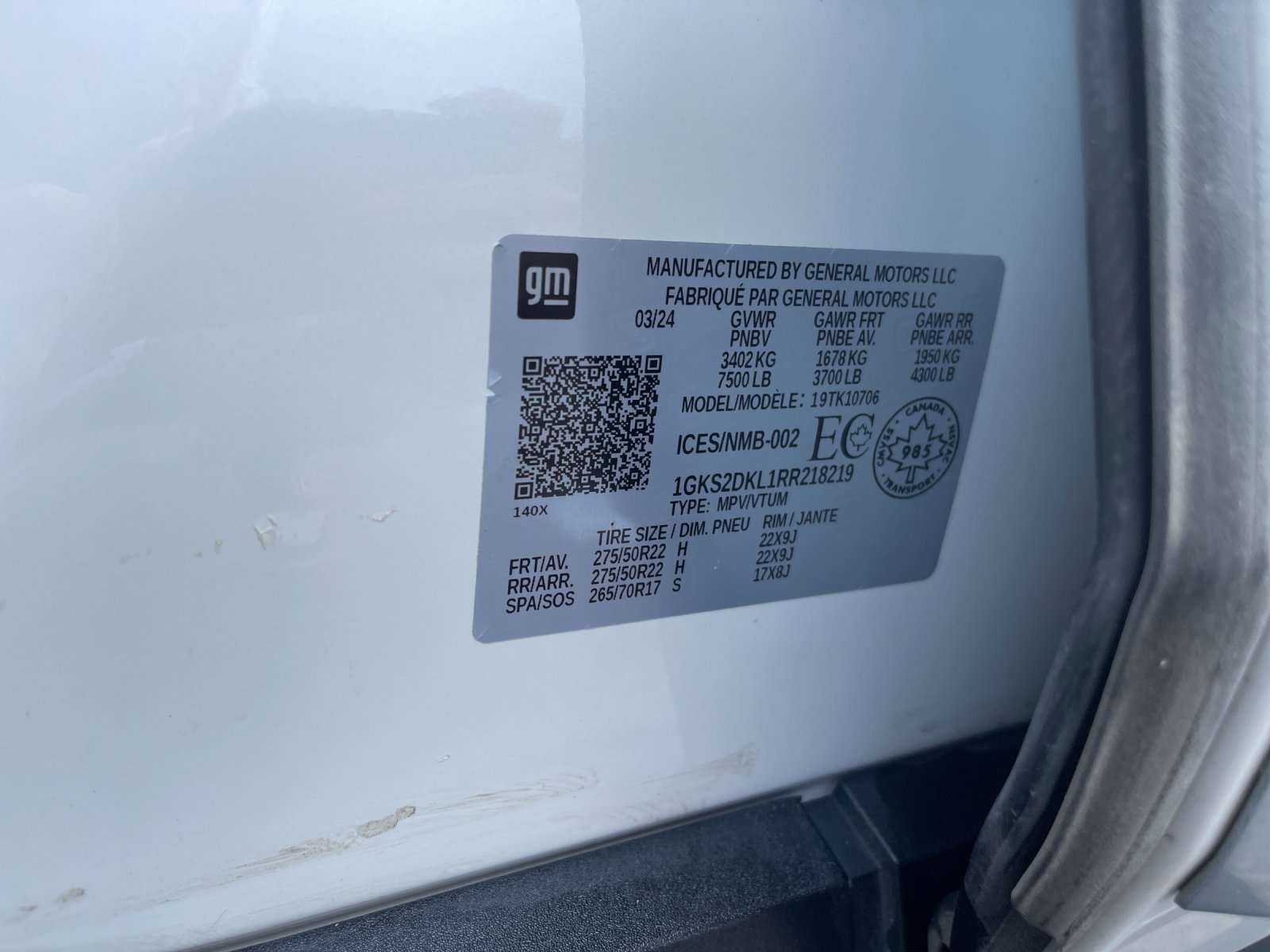 Used 2024 White GMC Denali image 37
