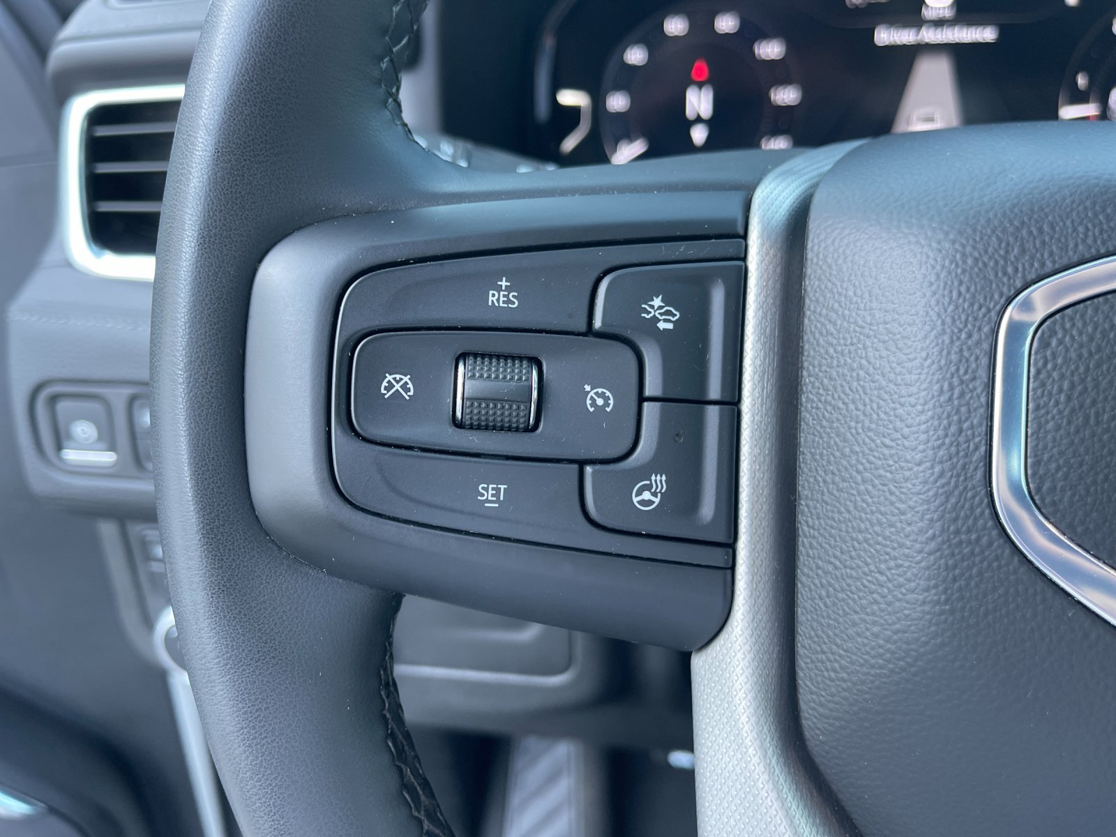 Used 2024 White GMC Denali image 31