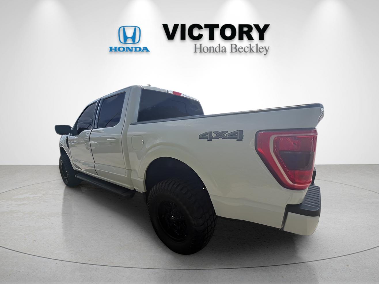 Used 2023 Oxford White Ford XLT image 3