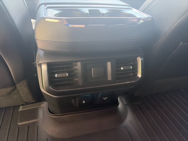 Used 2023 Oxford White Ford XLT image 15