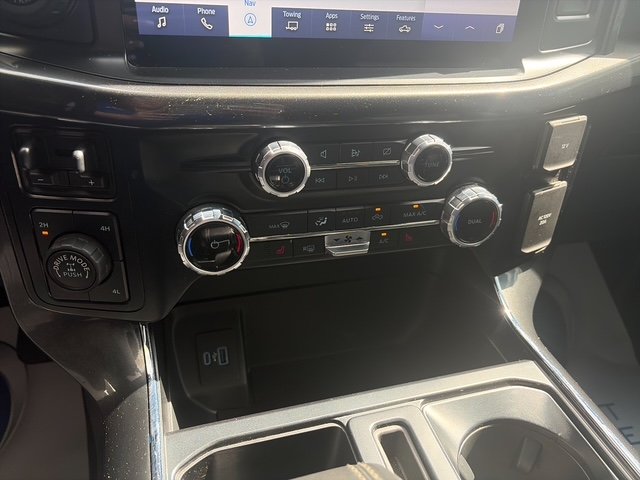 Used 2023 Oxford White Ford XLT image 25