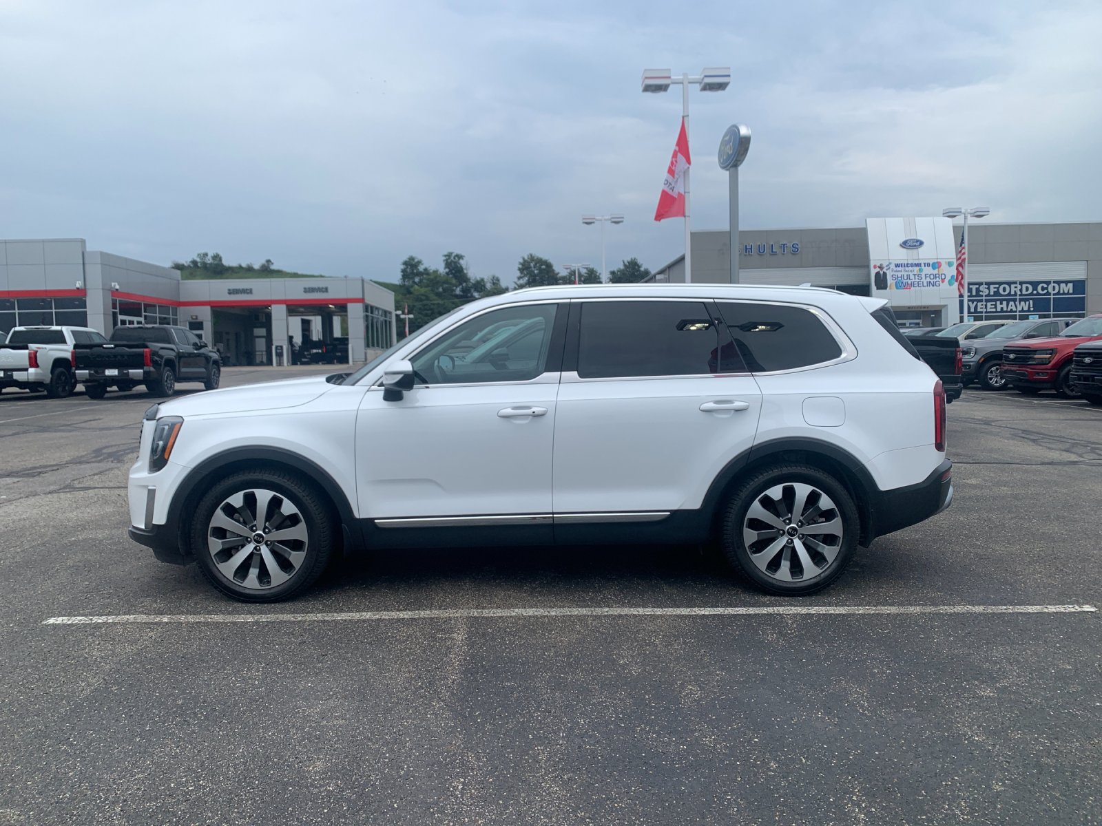 Used 2021 White Kia EX image 5