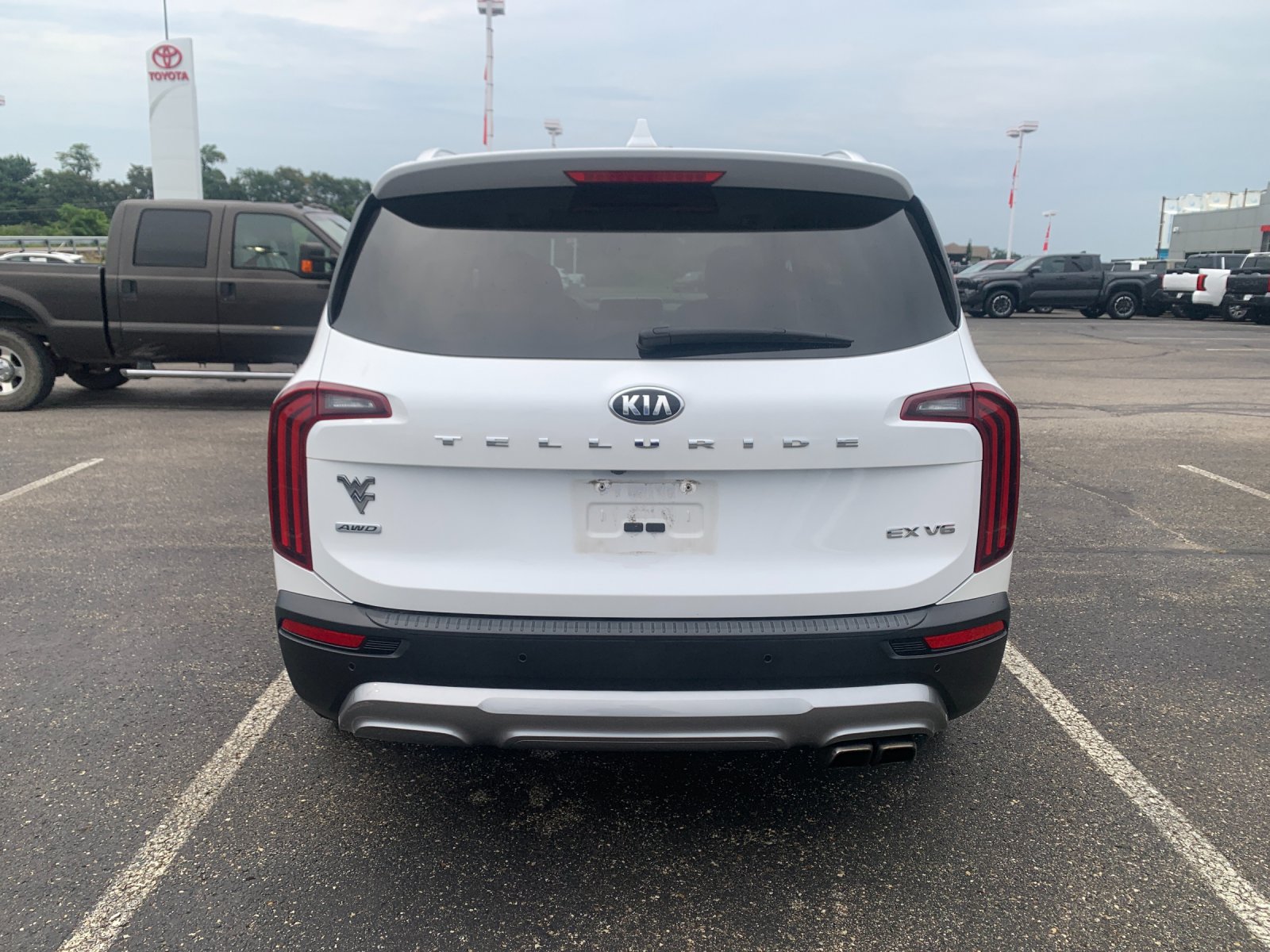 Used 2021 White Kia EX image 3