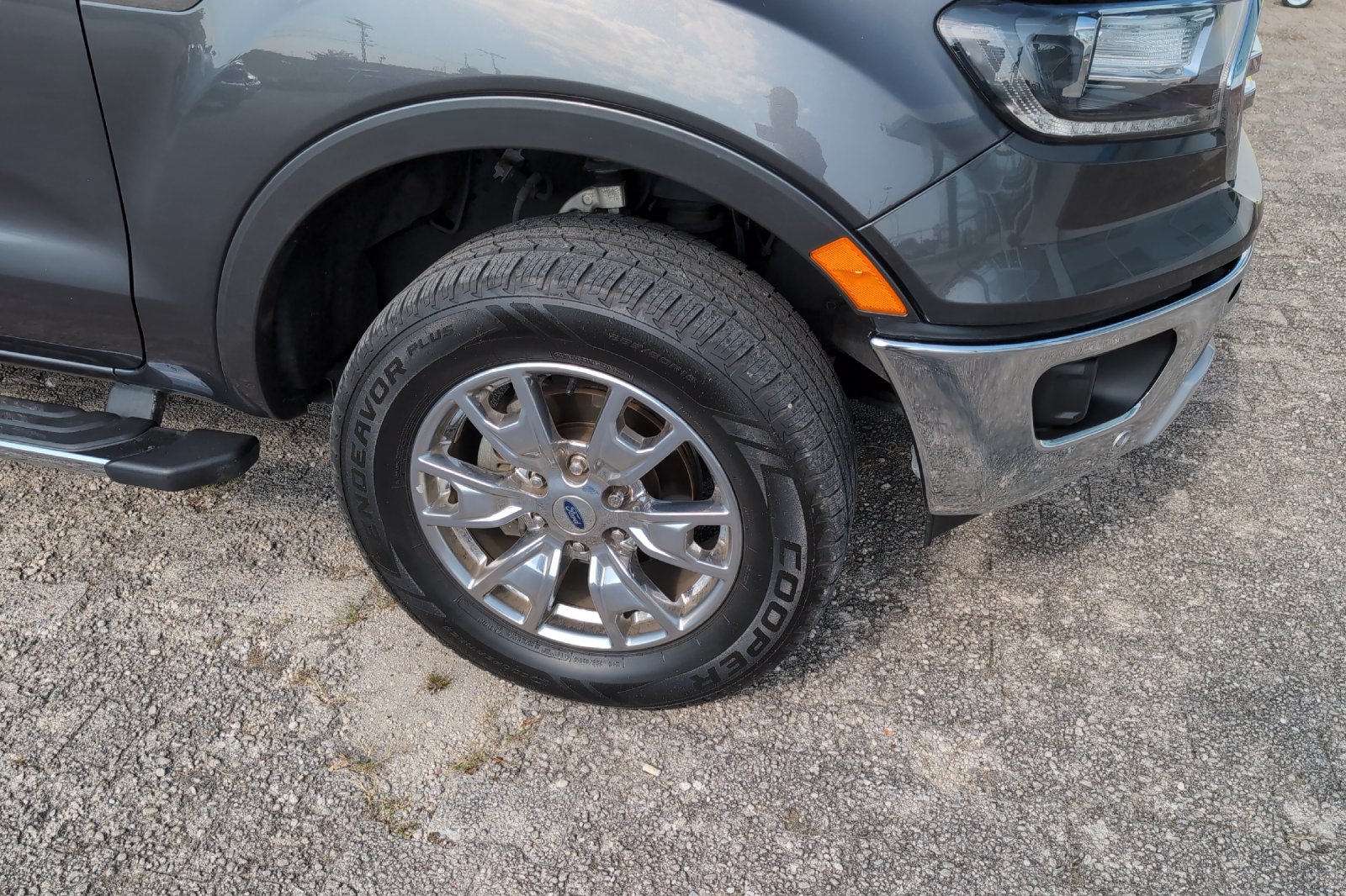 Used 2020 Gray Ford Lariat image 3