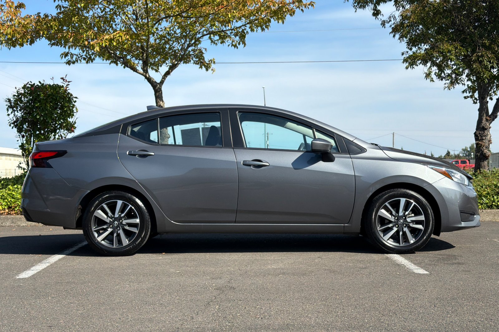 Used 2025 Gray Nissan 1.6 SV image 3
