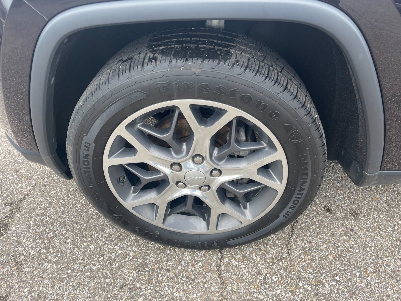 Used 2020  Jeep Limited image 30