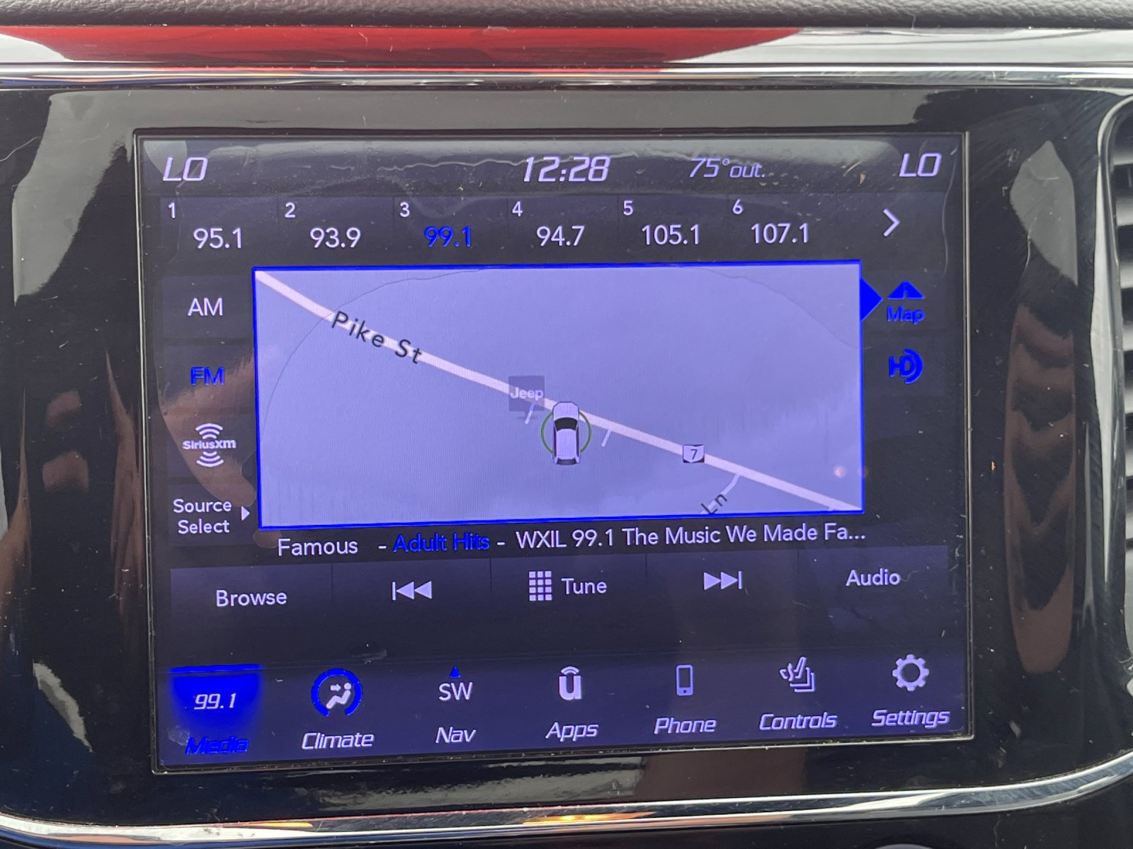 Used 2020  Jeep Limited image 20