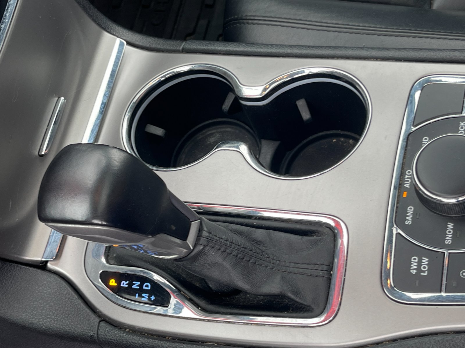 Used 2020  Jeep Limited image 23