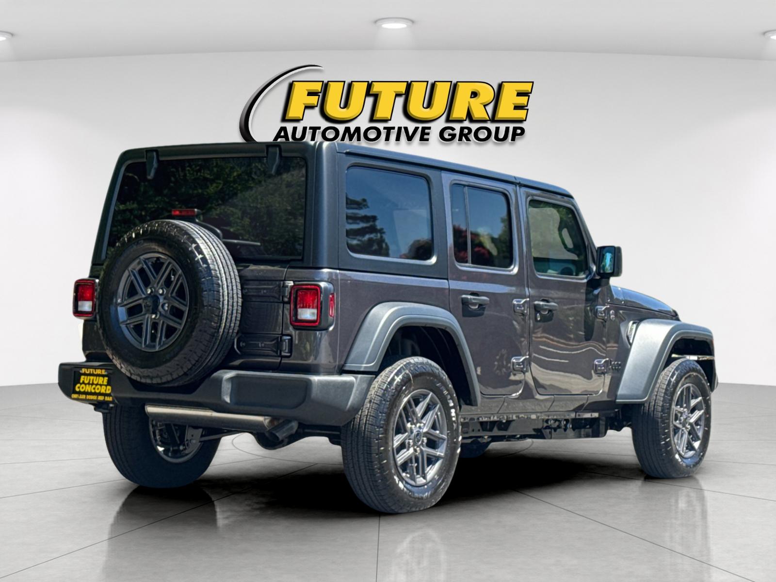 New 2026 Granite Crystal Metallic Clear-Coat Exterior Paint Jeep Sport S image 3