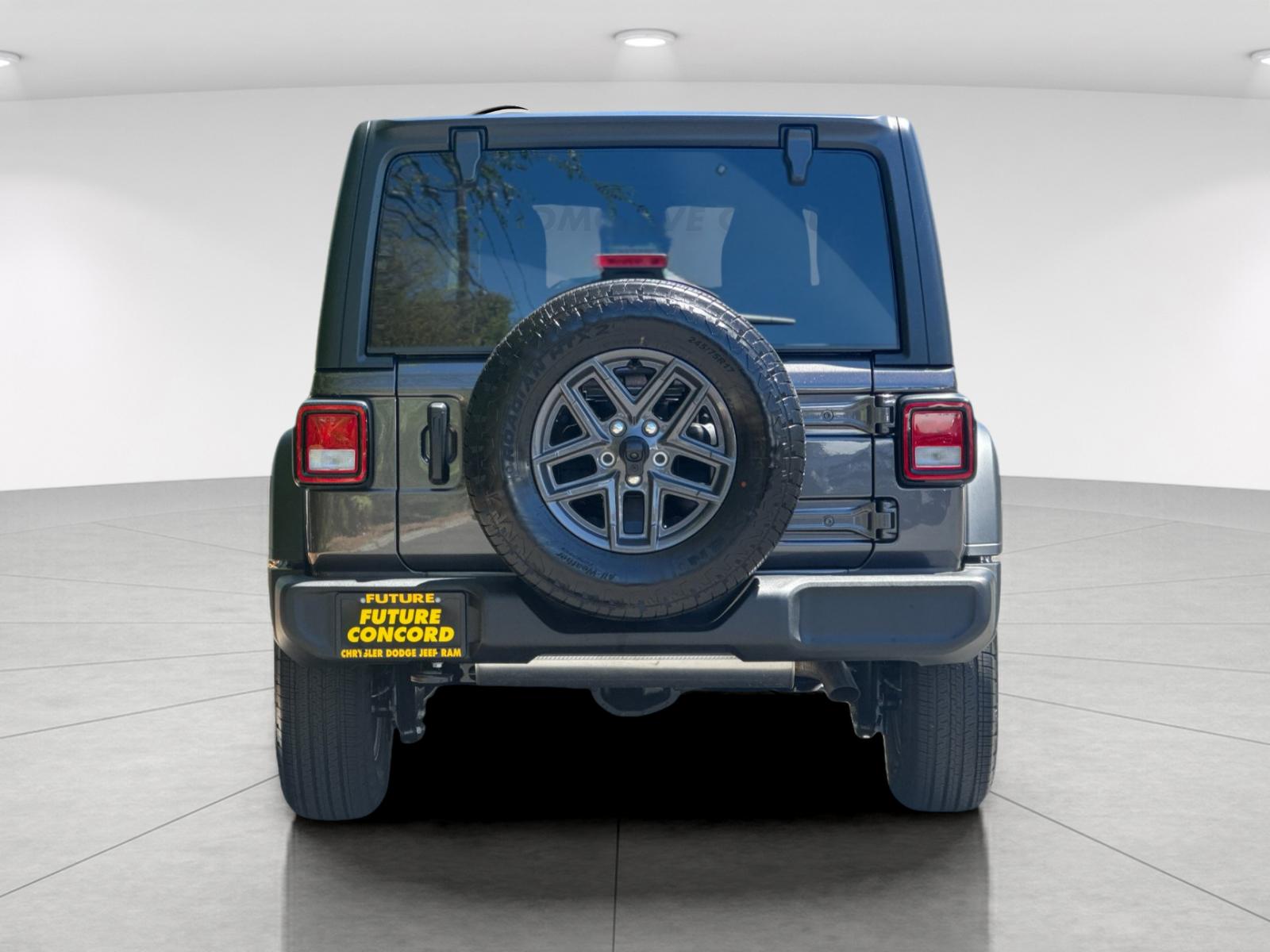 New 2026 Granite Crystal Metallic Clear-Coat Exterior Paint Jeep Sport S image 4