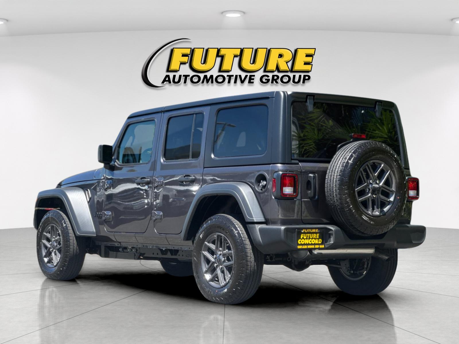 New 2026 Granite Crystal Metallic Clear-Coat Exterior Paint Jeep Sport S image 5