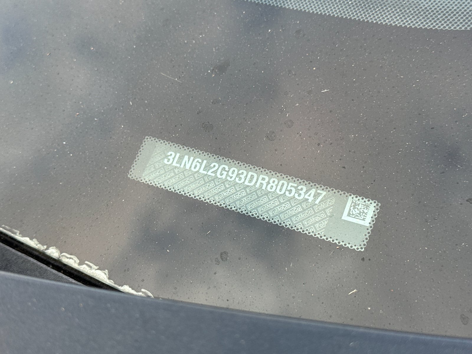 Used 2013 Black Lincoln Base image 2