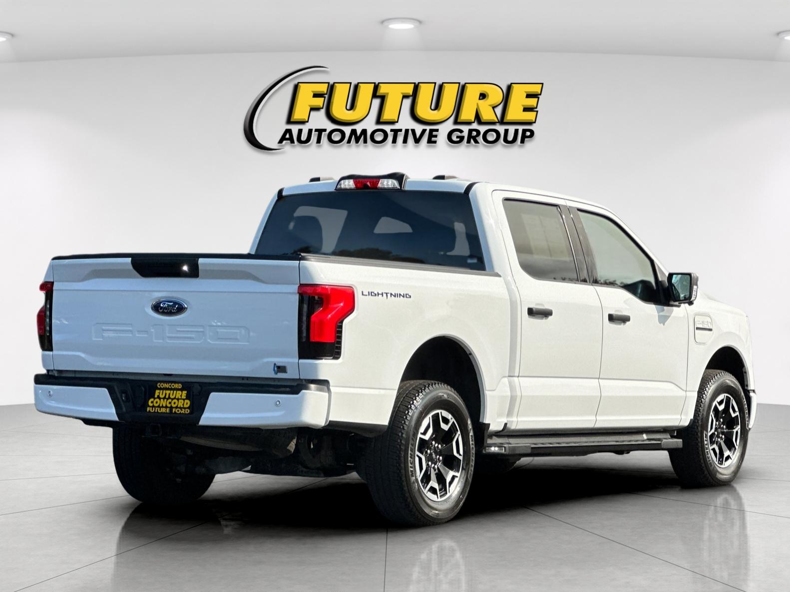 Used 2023 White Ford XLT image 3