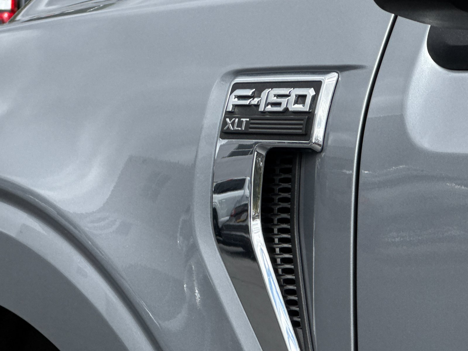 Used 2025 Silver Ford XLT image 23