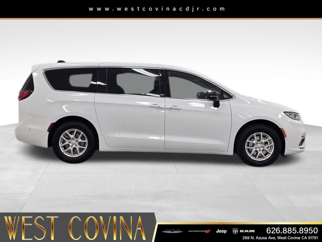 New 2025 Bright White Clear-Coat Exterior Paint Chrysler Select image 4