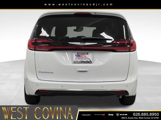 New 2025 Bright White Clear-Coat Exterior Paint Chrysler Select image 6