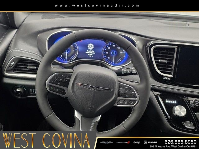 New 2025 Bright White Clear-Coat Exterior Paint Chrysler Select image 19